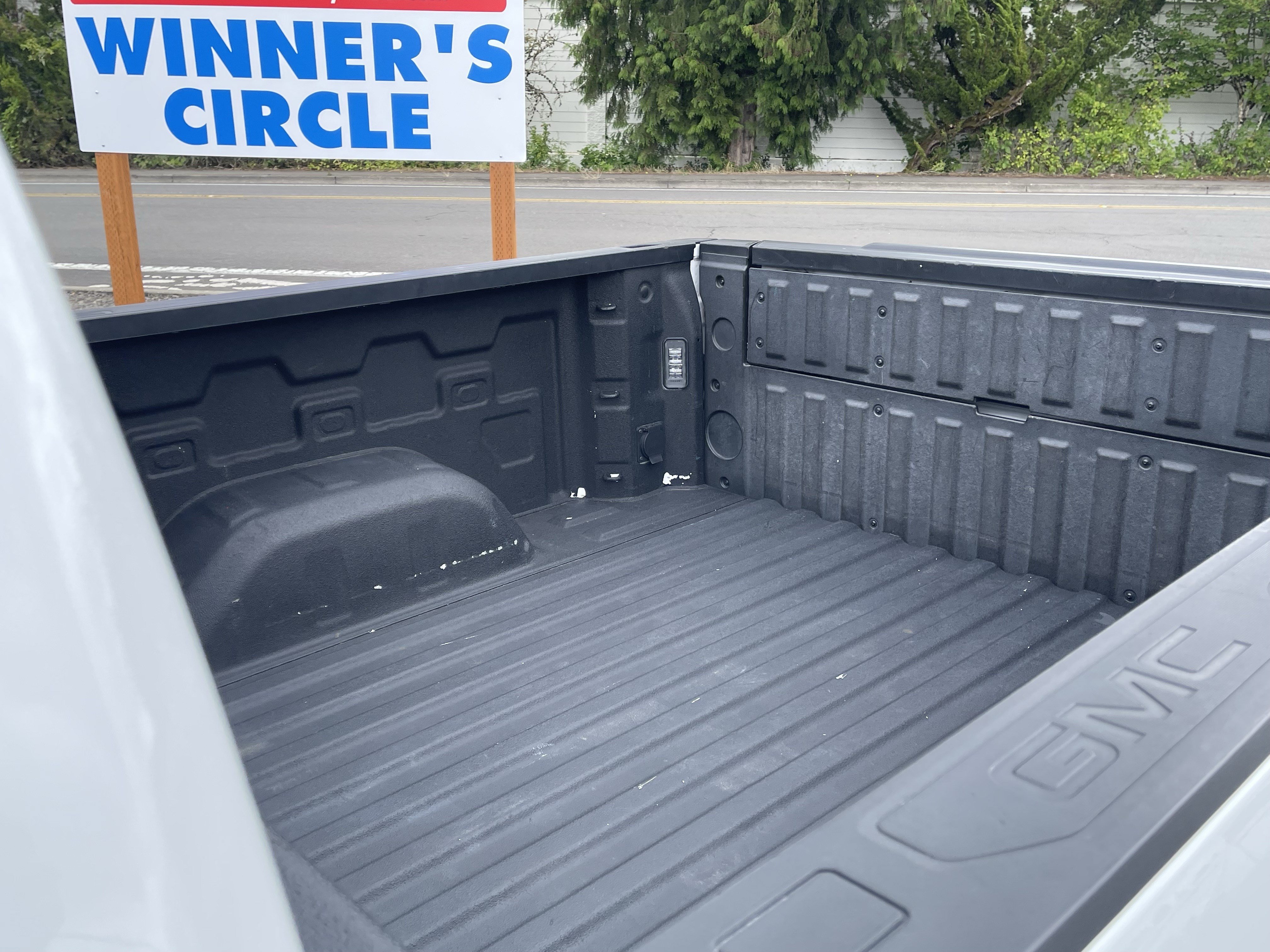 Used 2019 GMC Sierra 1500 SLT w/ X31 Off-Road Package AWD/4WD image 12