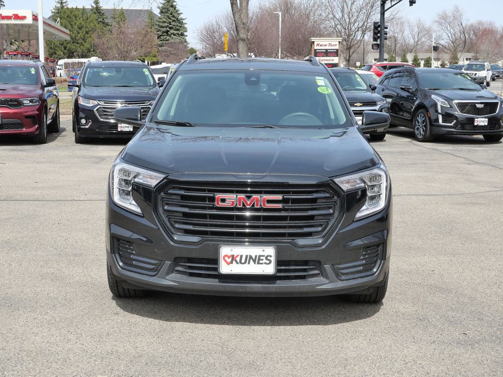Used 2022 GMC Terrain SLE w/ Driver Convenience Package AWD/4WD image 2