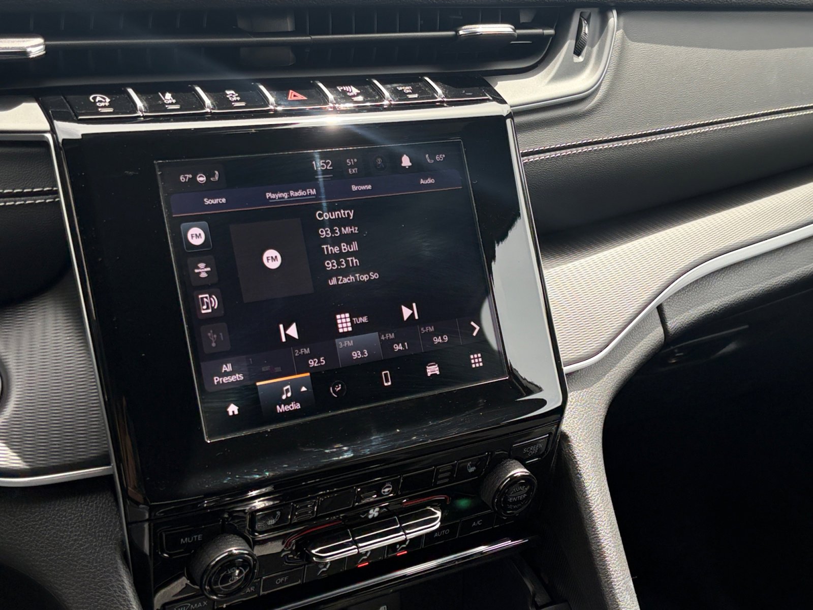 Used 2025 Jeep Grand Cherokee Altitude image 20