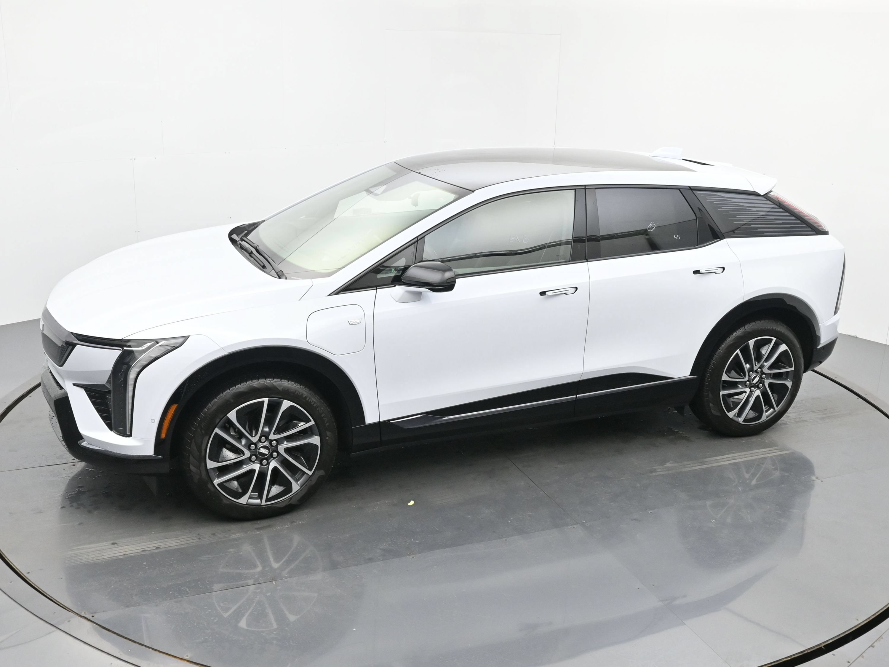 New 2026 Cadillac Optiq Sport 2 AWD/4WD image 24