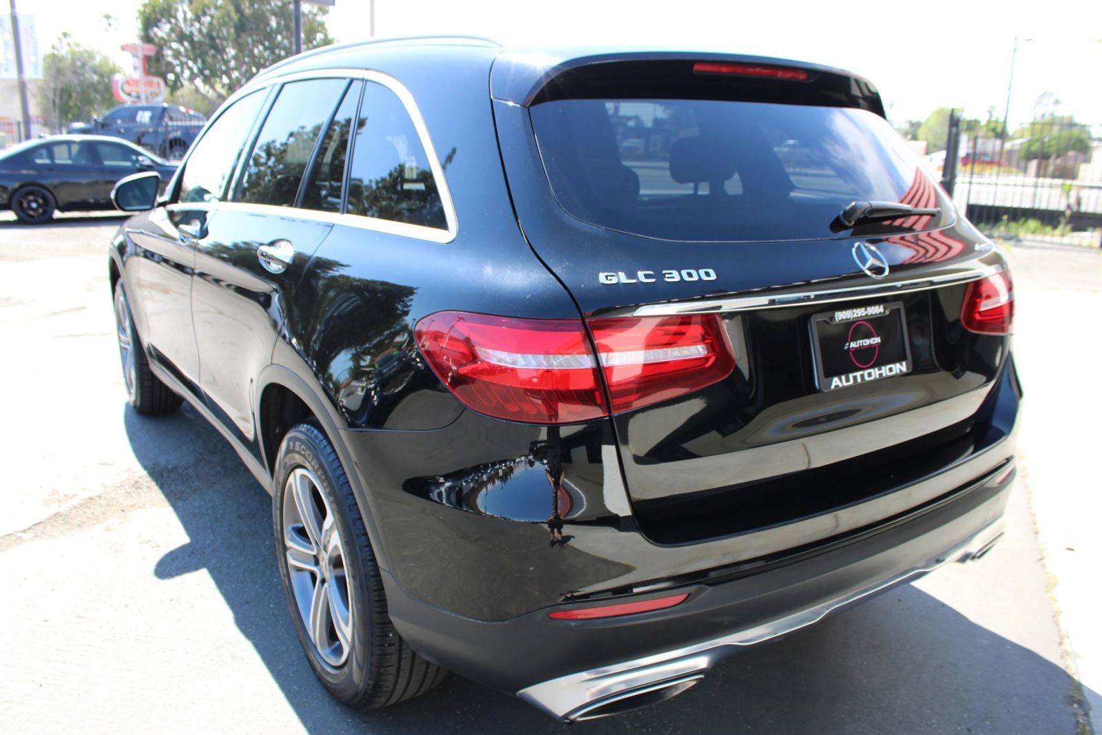 Used 2019 Mercedes-Benz GLC 300 4MATIC w/ Premium Package image 39