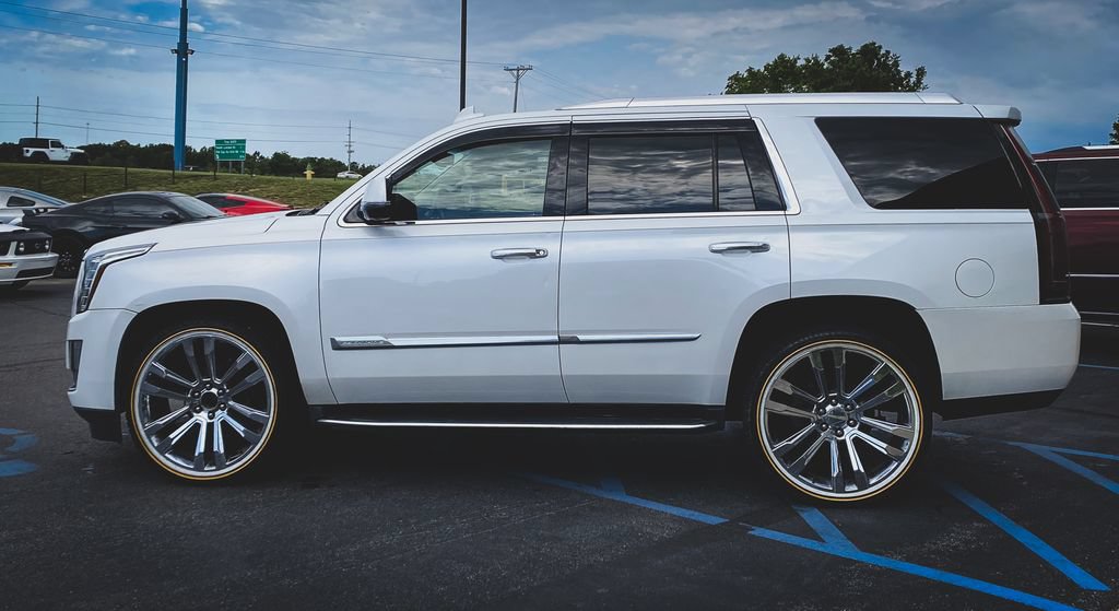 Used 2016 Cadillac Escalade Luxury AWD/4WD image 6