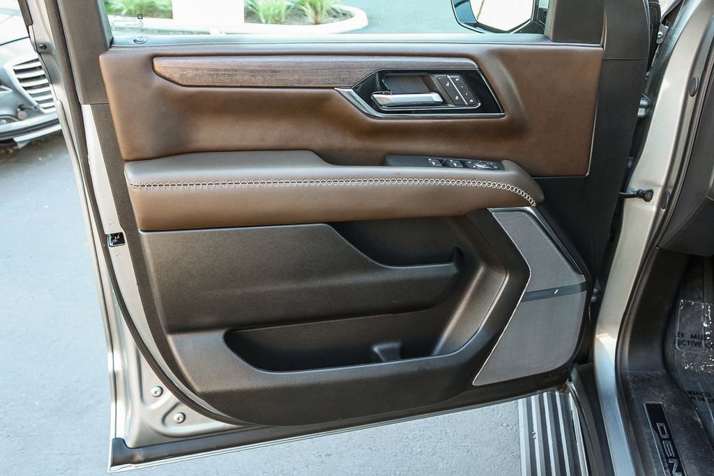 Used 2025 GMC Yukon XL Denali Ultimate w/ LPO, Floor Liner Package image 29