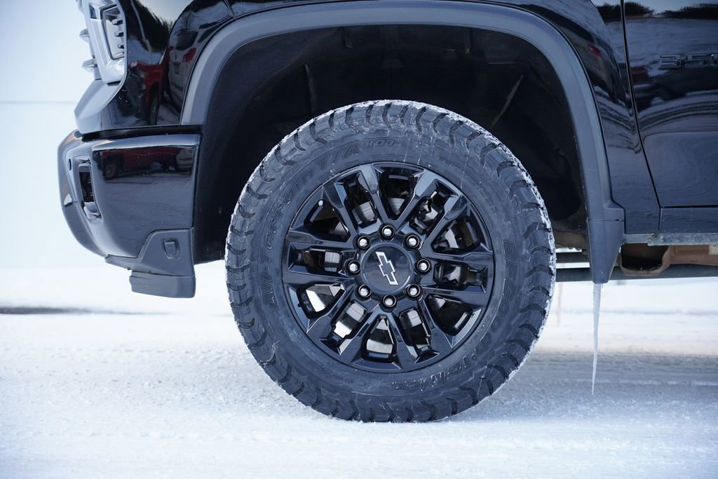 Used 2025 Chevrolet Silverado 3500 LTZ w/ LTZ Plus Package image 12