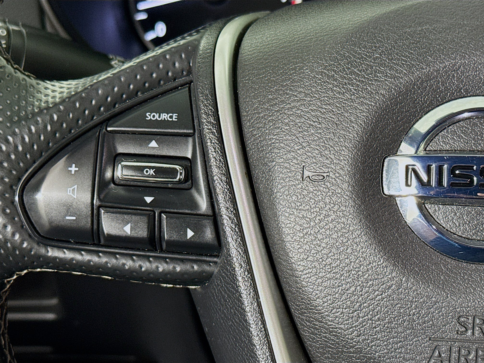 Used 2022 Nissan Maxima SV w/ Floor Mat Group FWD image 11