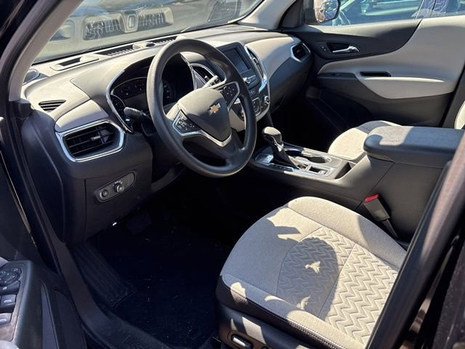 Used 2023 Chevrolet Equinox LS w/ LS Convenience Package image 7