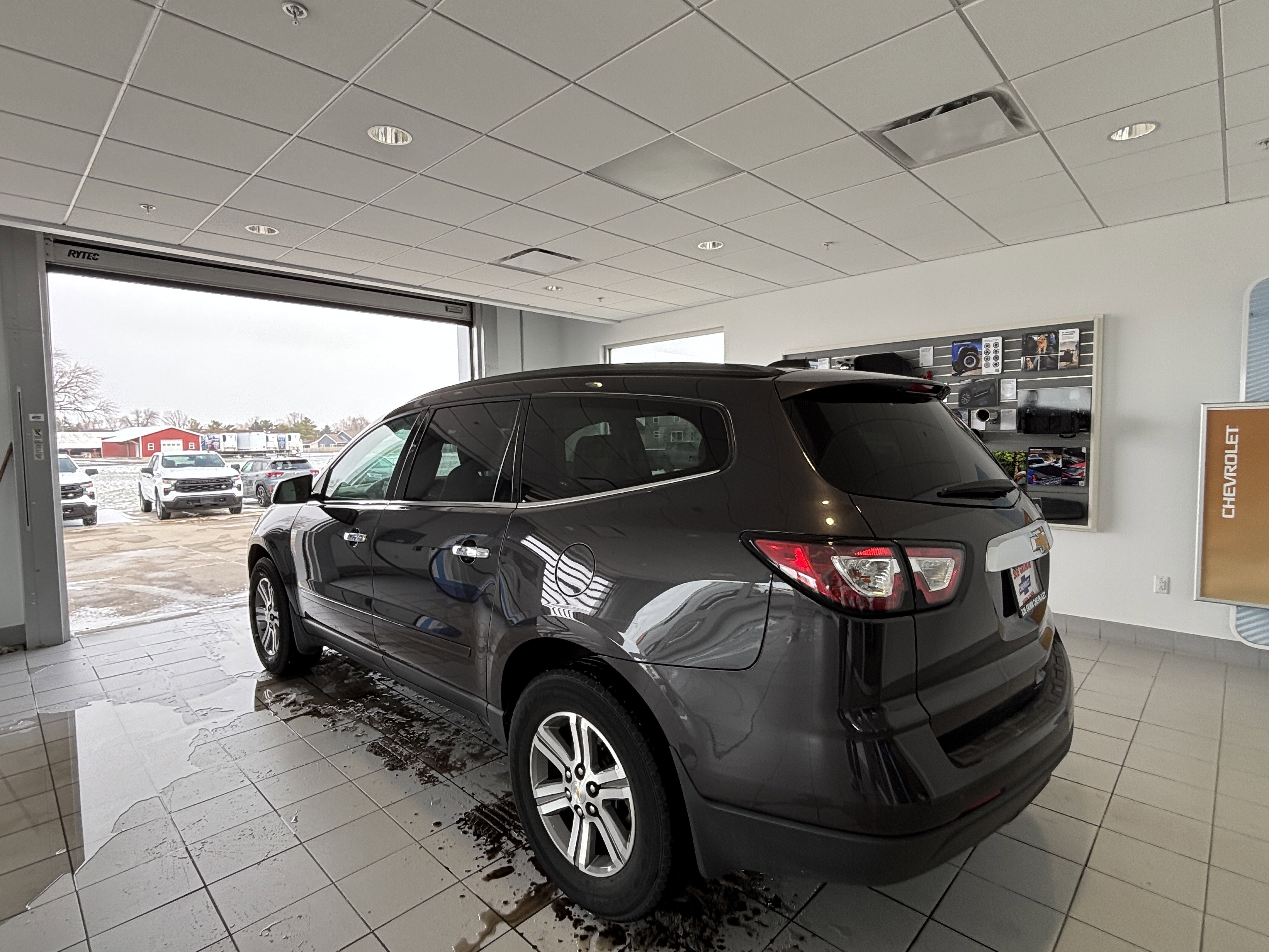 Used 2016 Chevrolet Traverse LT image 3