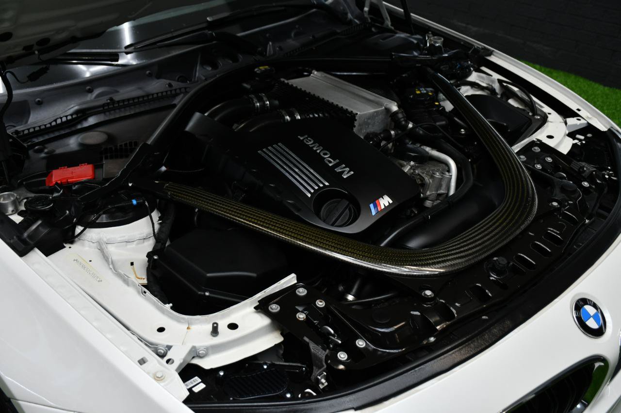 Used 2016 BMW M4 Coupe w/ Executive Package RWD image 16