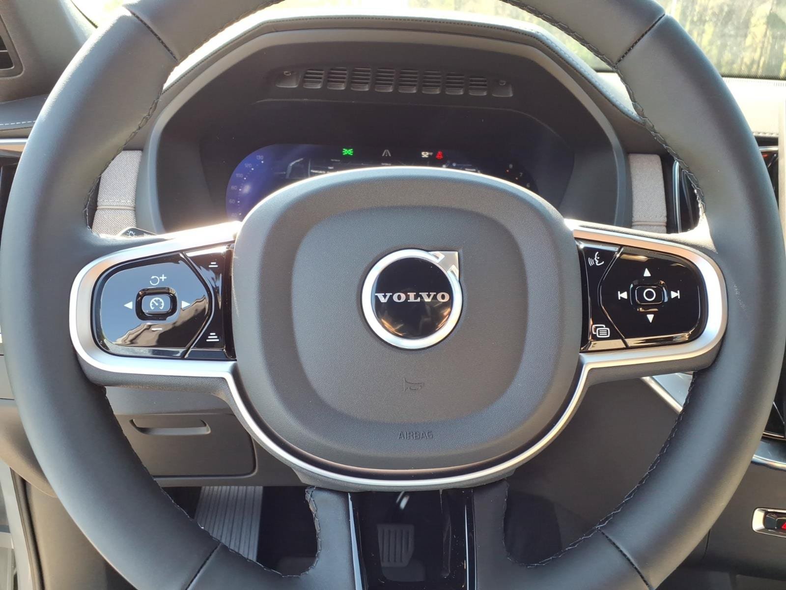 New 2026 Volvo XC90 B6 Plus w/ Protection Package Premier AWD/4WD image 22