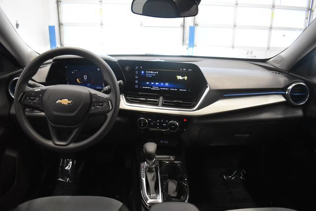 Used 2025 Chevrolet Trax LT FWD image 5