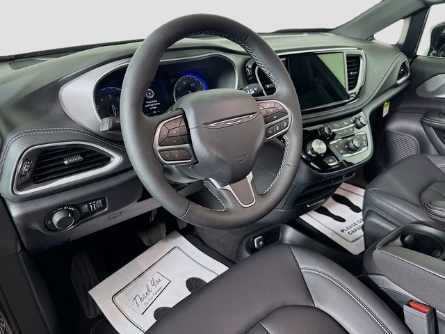 New 2027 Chrysler Pacifica Select FWD image 9