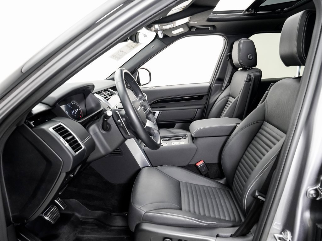 Used 2023 Land Rover Discovery S R-Dynamic image 6