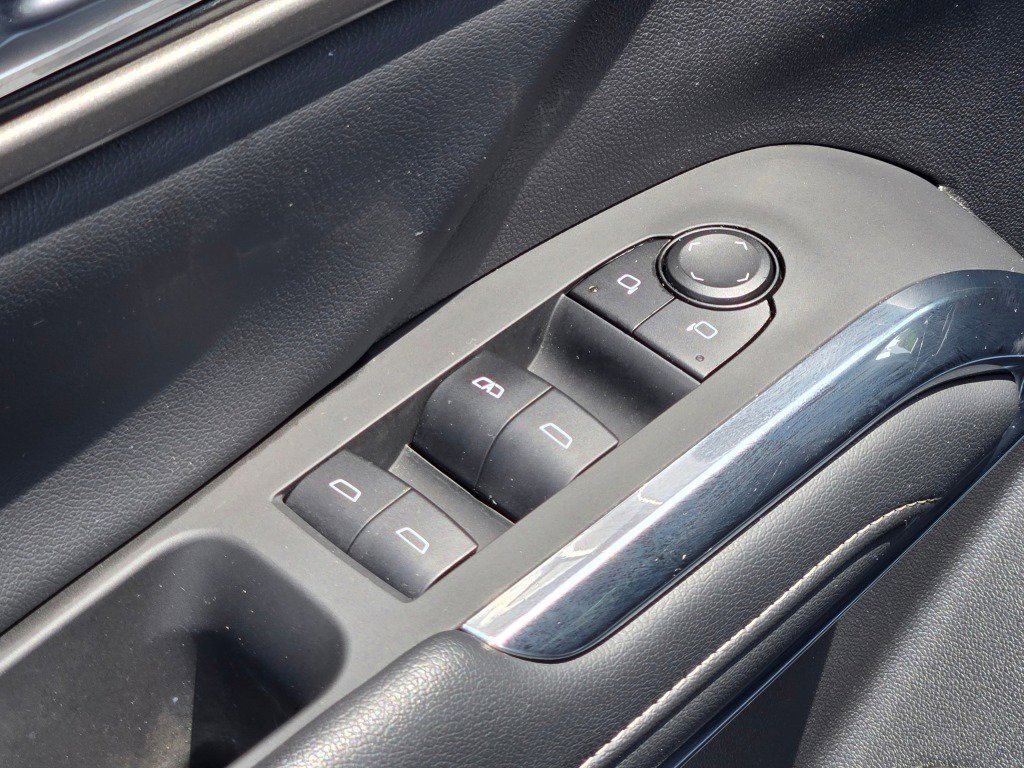 Used 2025 Chevrolet Traverse LT image 19