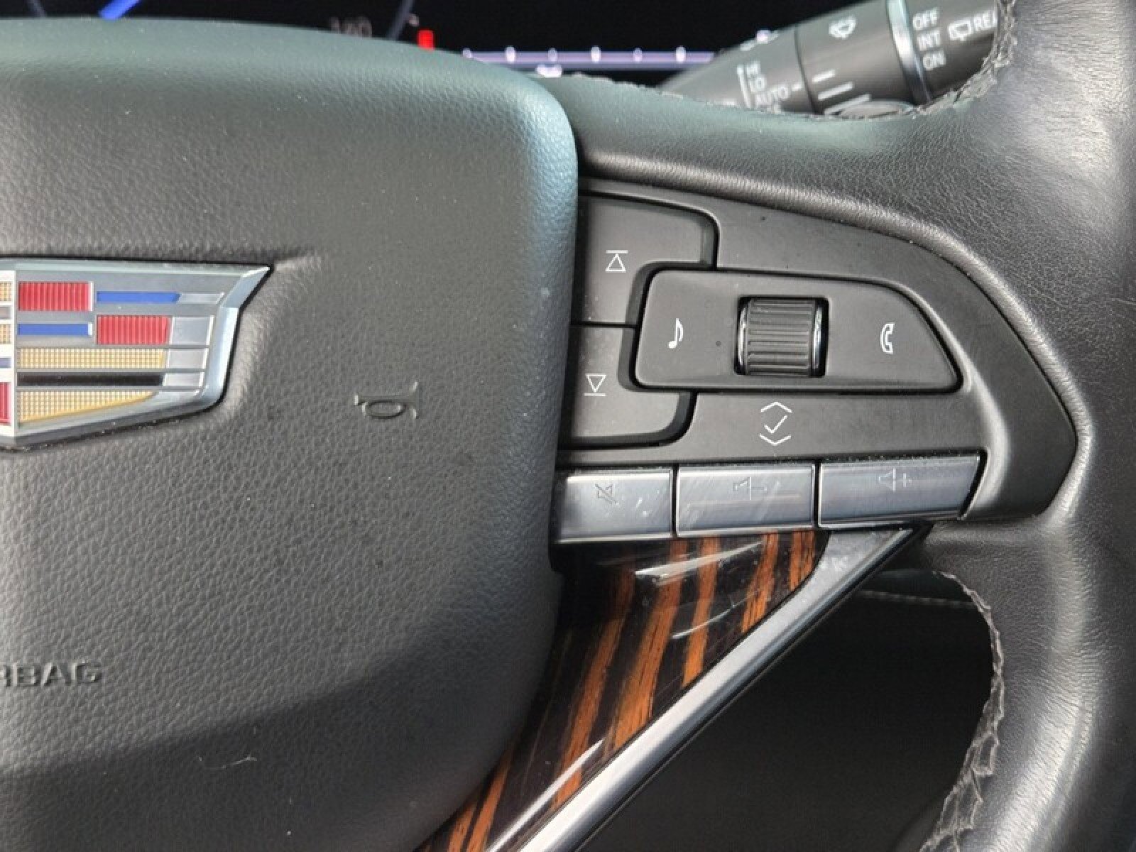 Used 2022 Cadillac Escalade Premium Luxury AWD/4WD image 29
