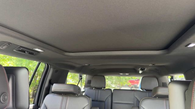 Used 2021 Chevrolet Suburban RST w/ Luxury Package RWD image 31