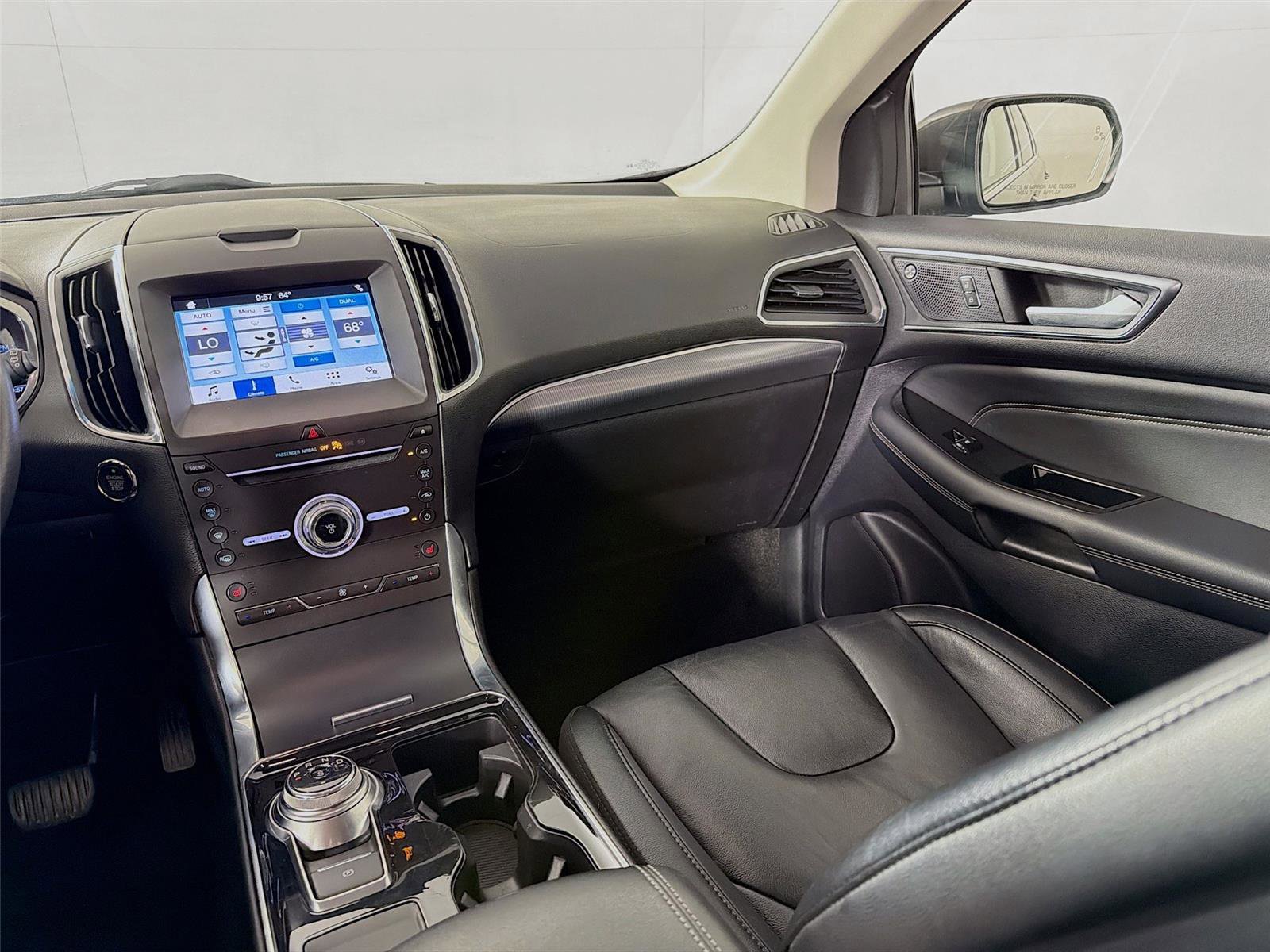 Used 2019 Ford Edge Titanium image 23
