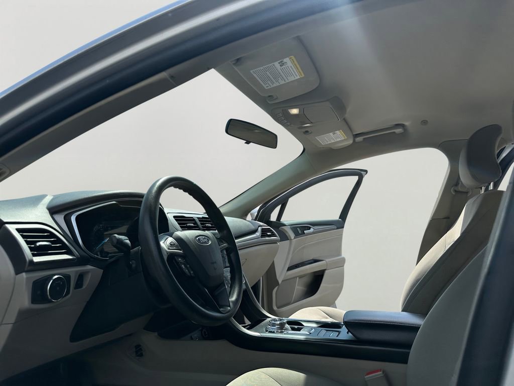 Used 2018 Ford Fusion SE image 9