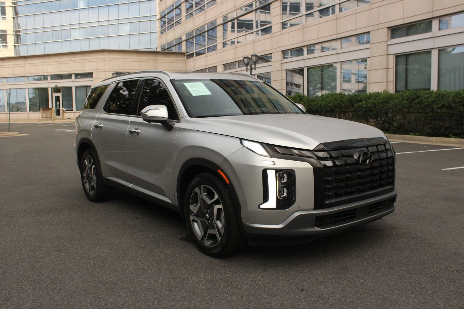 Used 2025 Hyundai Palisade SEL FWD image 1