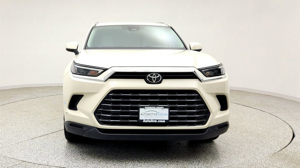 Used 2024 Toyota Grand Highlander AWD image 2