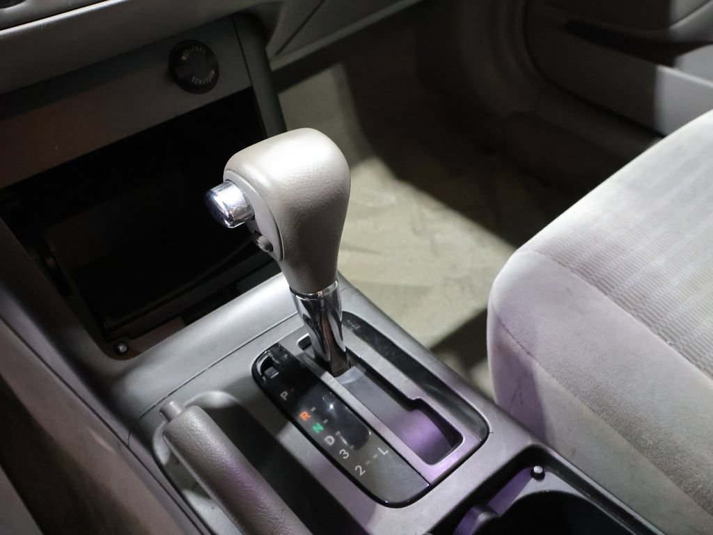 Used 2005 Toyota Camry LE FWD image 24