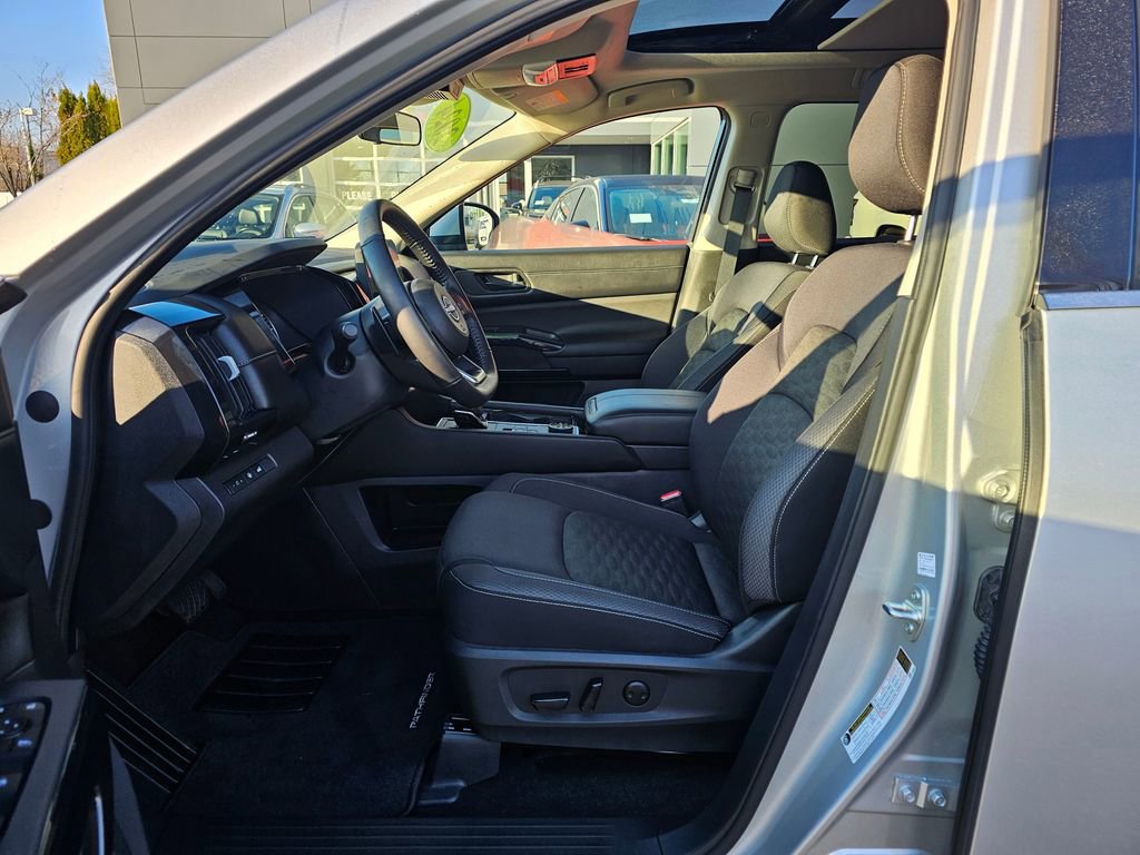 Certified 2024 Nissan Pathfinder SV w/ SV Premium Package image 17