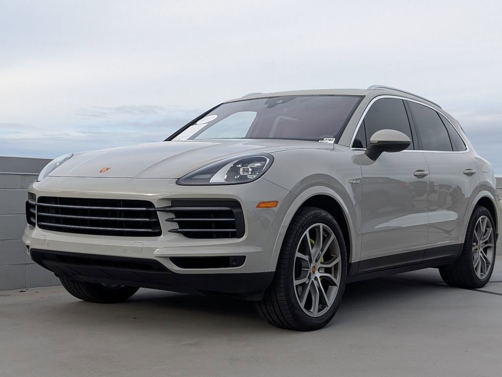 Certified 2022 Porsche Cayenne E-Hybrid image 1