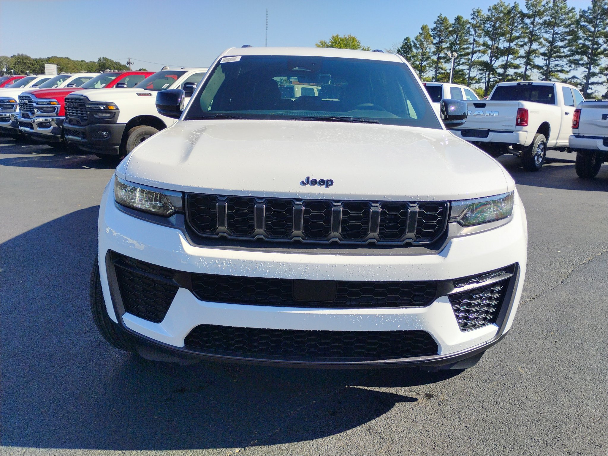 New 2027 Jeep Grand Cherokee Altitude AWD/4WD image 2