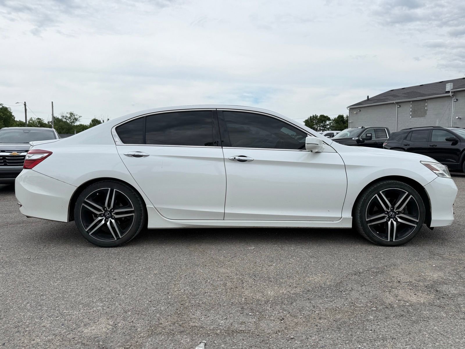 Used 2016 Honda Accord Touring image 7