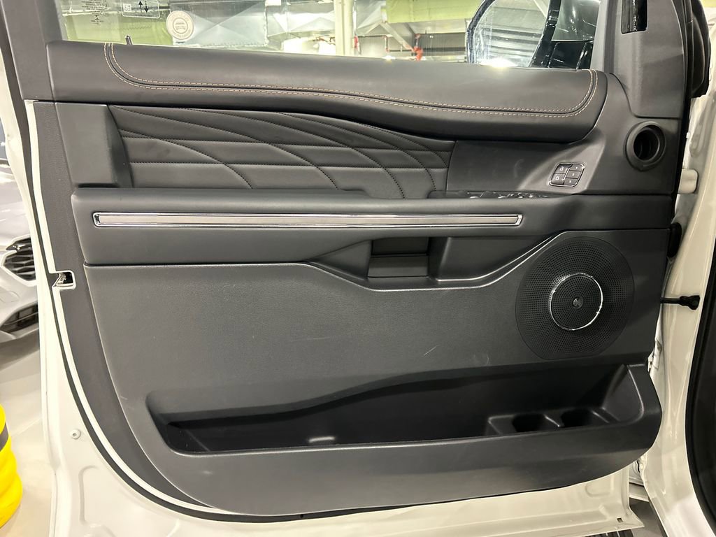 Used 2023 Ford Expedition Platinum AWD/4WD image 9