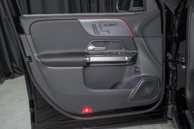 New 2025 Mercedes-Benz GLB 250 4MATIC image 9