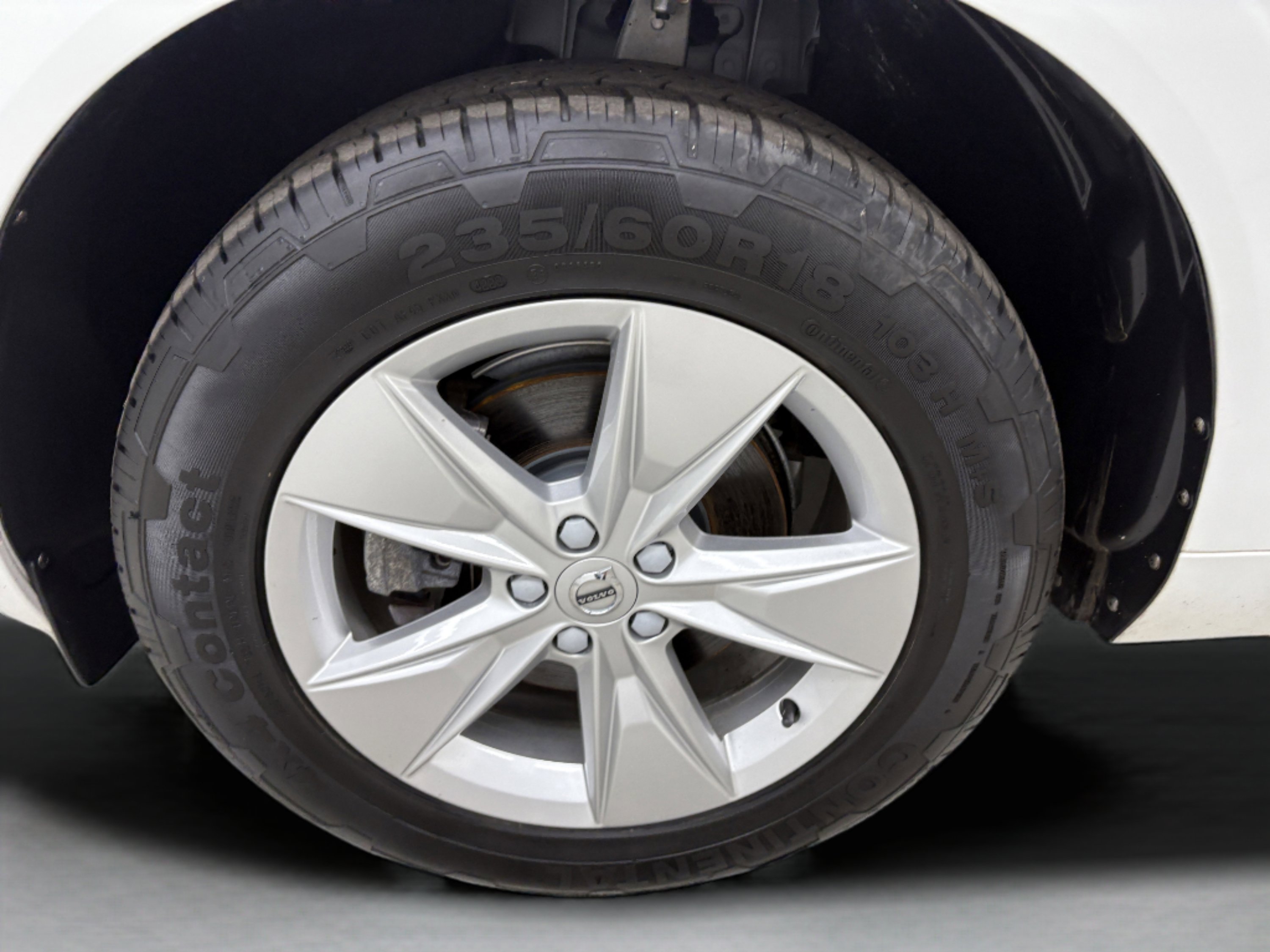 Used 2022 Volvo XC60 B5 Momentum image 7