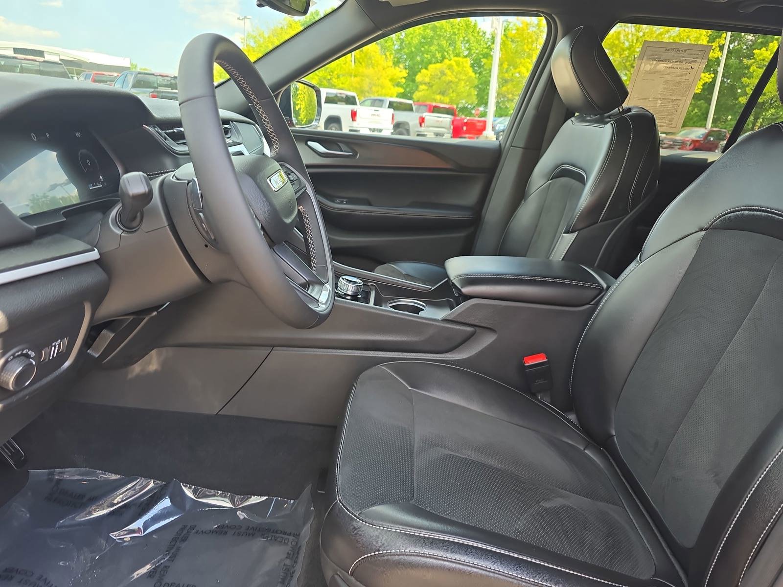 Used 2024 Jeep Grand Cherokee Altitude image 16