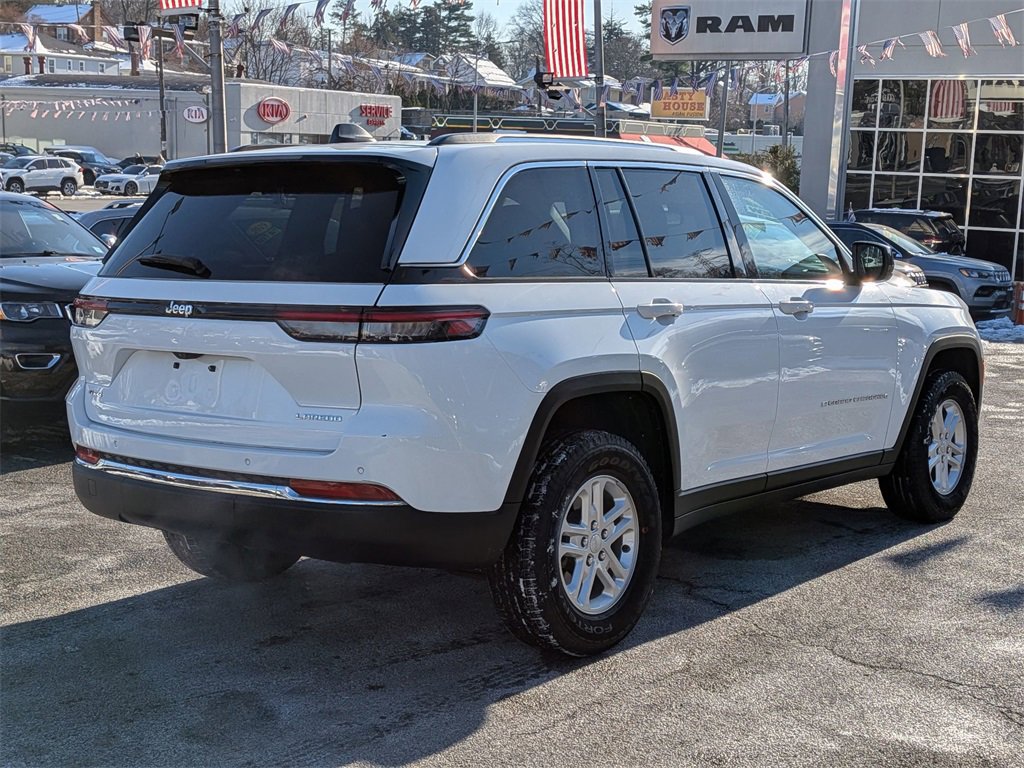 Used 2024 Jeep Grand Cherokee Laredo image 6
