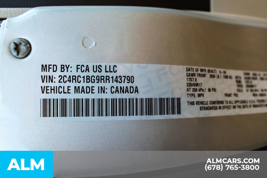 Used 2024 Chrysler Pacifica Touring-L image 43