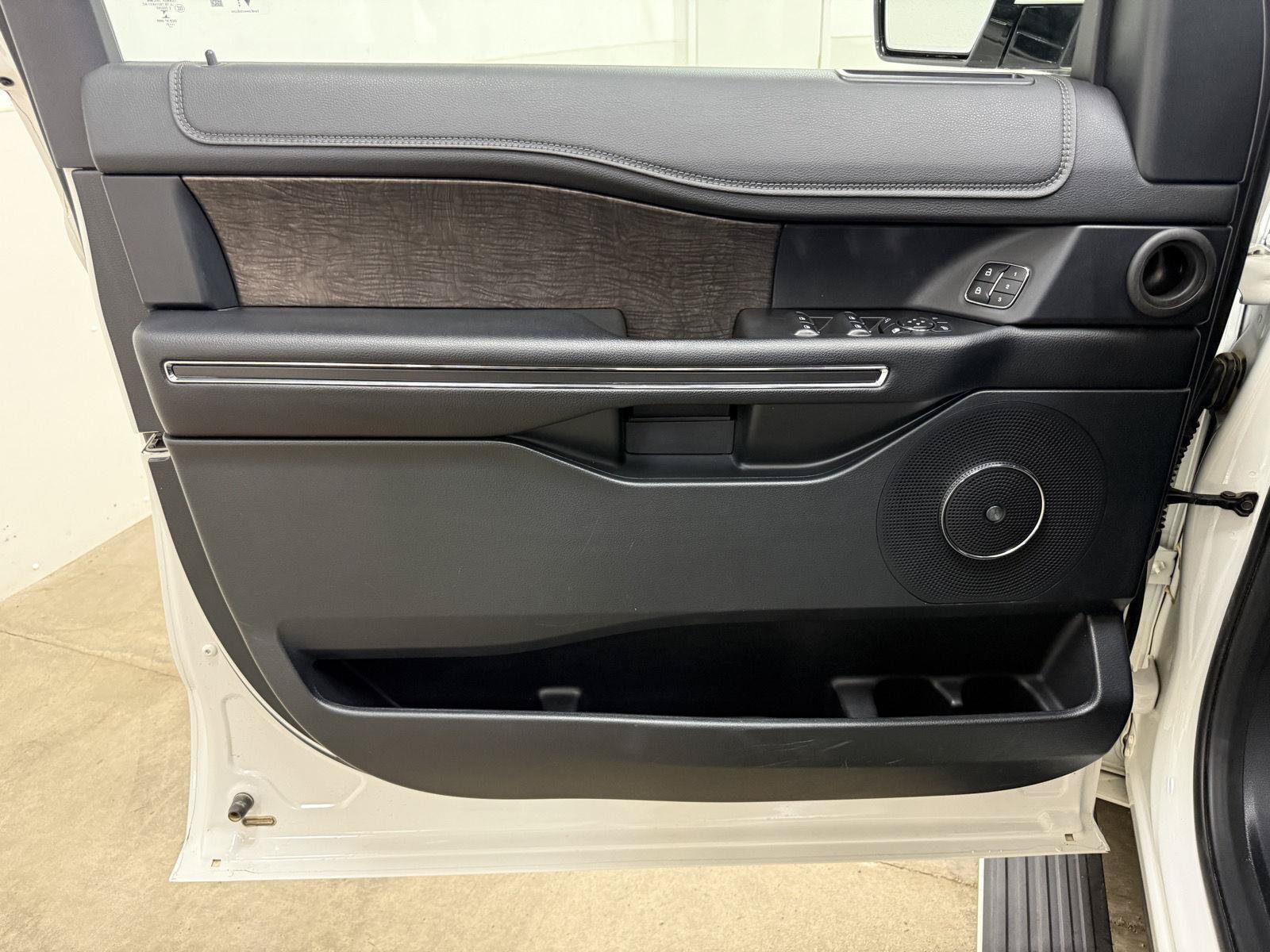 Used 2021 Ford Expedition Limited AWD/4WD image 10
