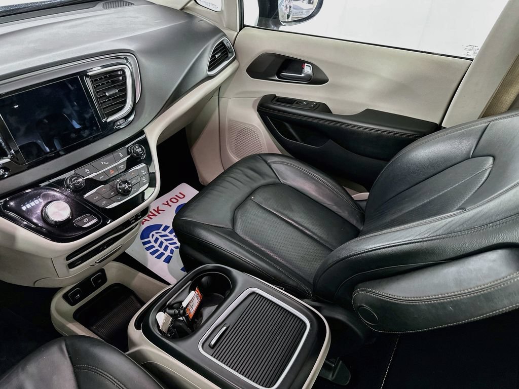 Certified 2020 Chrysler Pacifica Touring-L Plus FWD image 30