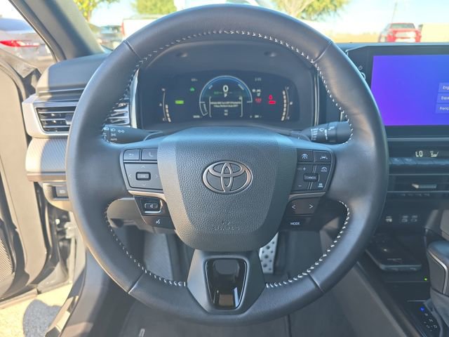 Used 2025 Toyota Camry SE image 15