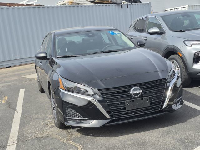 Used 2025 Nissan Altima 2.5 SV image 3