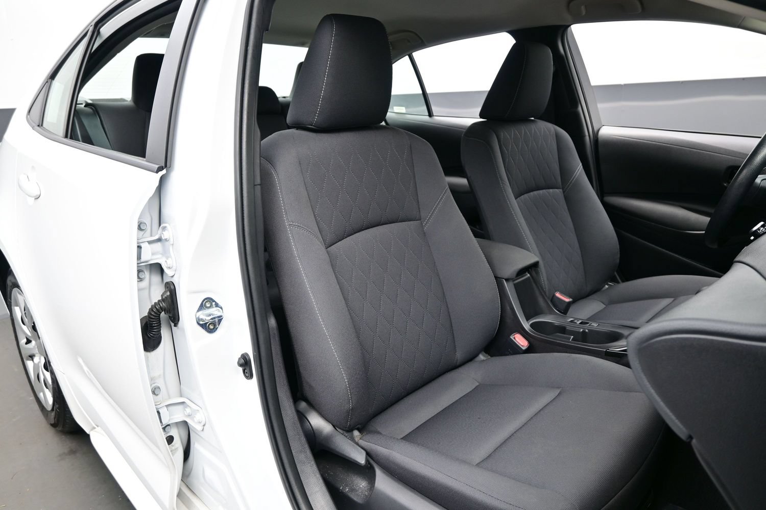 Used 2025 Toyota Corolla LE FWD image 13