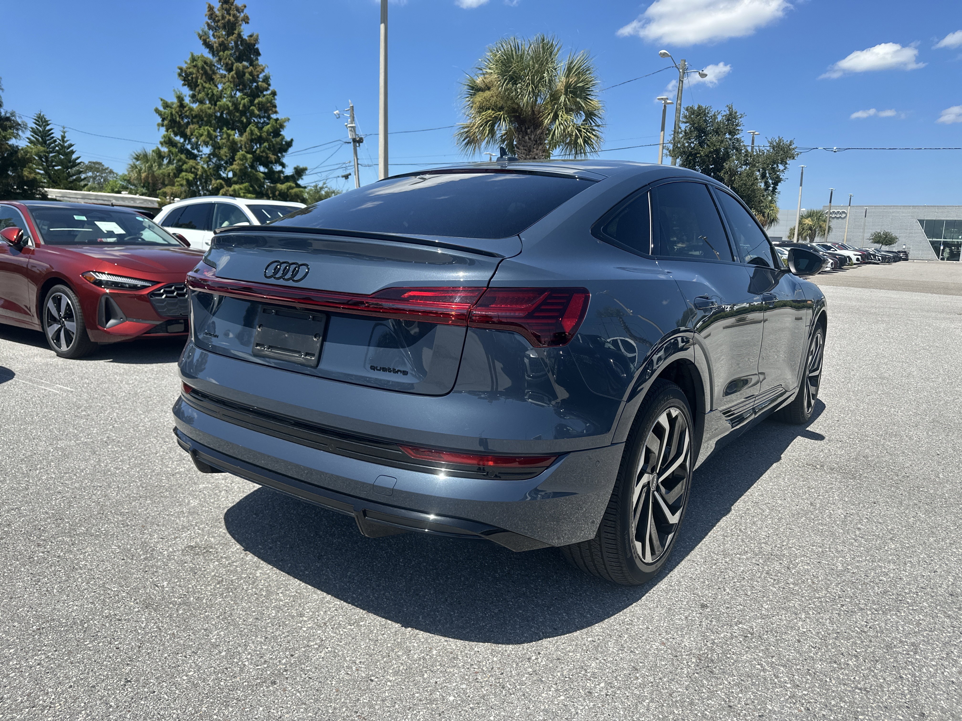 Used 2023 Audi e-tron Premium Plus w/ Premium Plus Package image 4