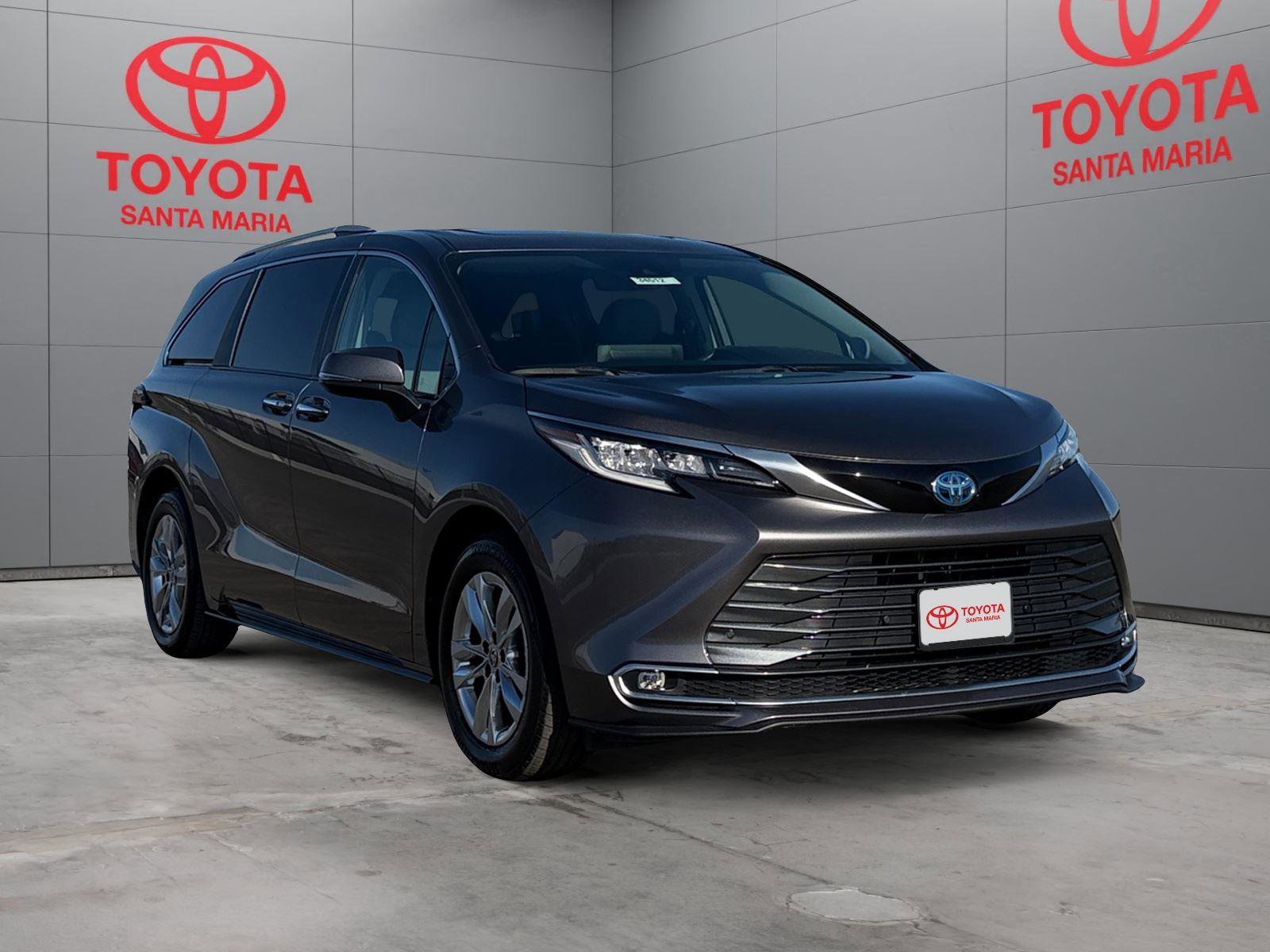 Certified 2024 Toyota Sienna Limited FWD image 1