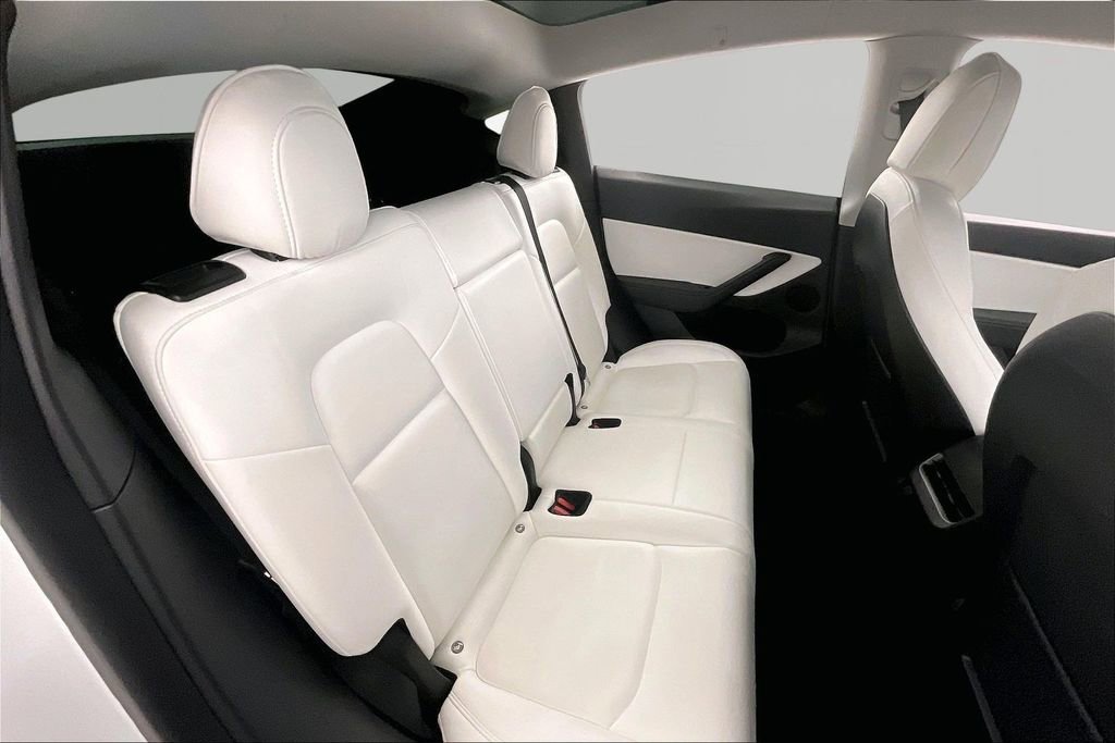 Used 2022 Tesla Model Y Long Range image 21