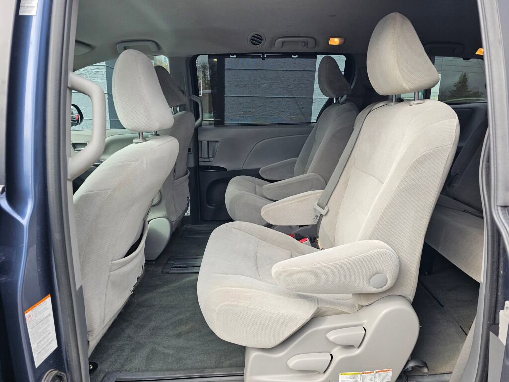 Used 2017 Toyota Sienna LE FWD image 16