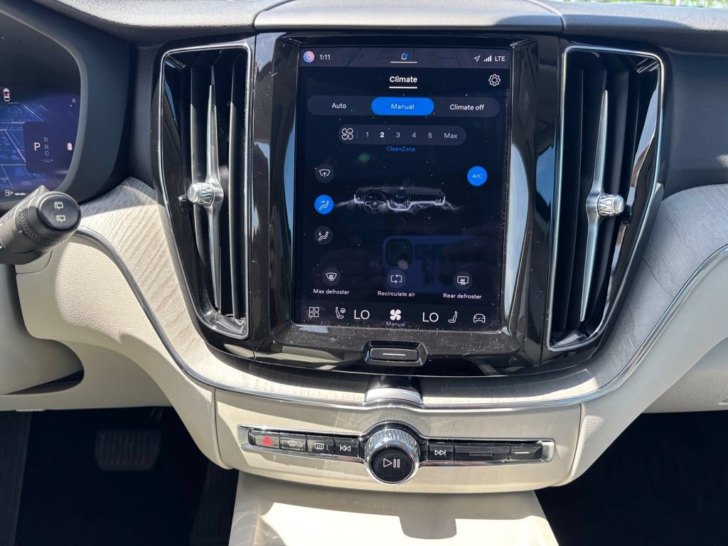 Certified 2023 Volvo XC60 B5 Plus w/ Climate Package AWD/4WD image 13