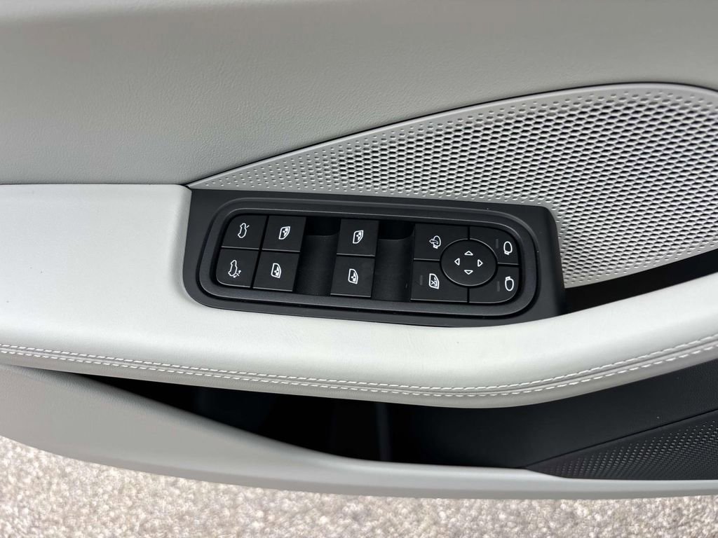 Used 2025 Porsche Macan 4 Electric image 25