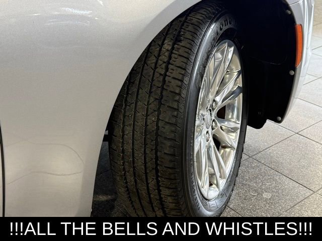 Used 2017 Chrysler 300 Touring w/ Value Package image 12