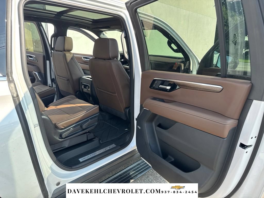 Used 2025 Chevrolet Suburban High Country AWD/4WD image 26
