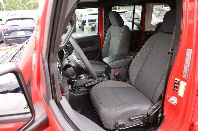 Used 2025 Jeep Wrangler Unlimited Sahara AWD/4WD image 8