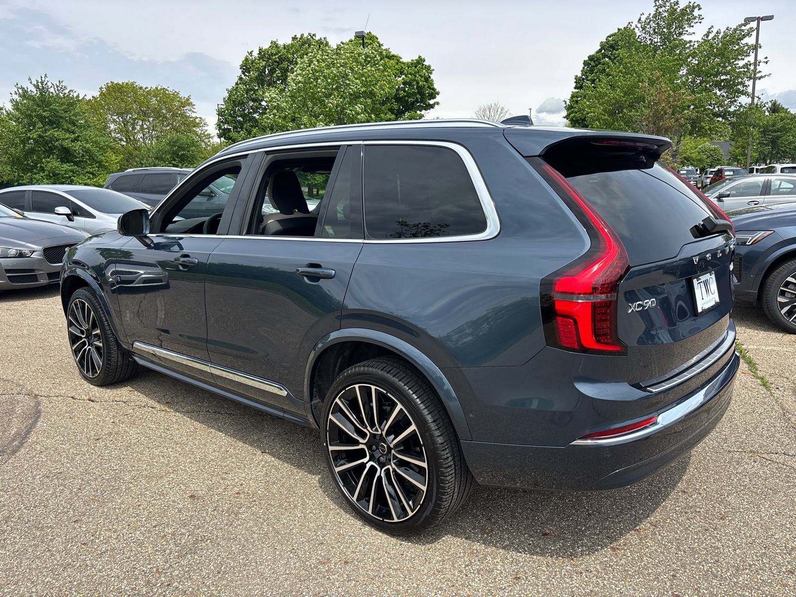 New 2026 Volvo XC90 B6 Plus w/ Protection Package Premier AWD/4WD image 7