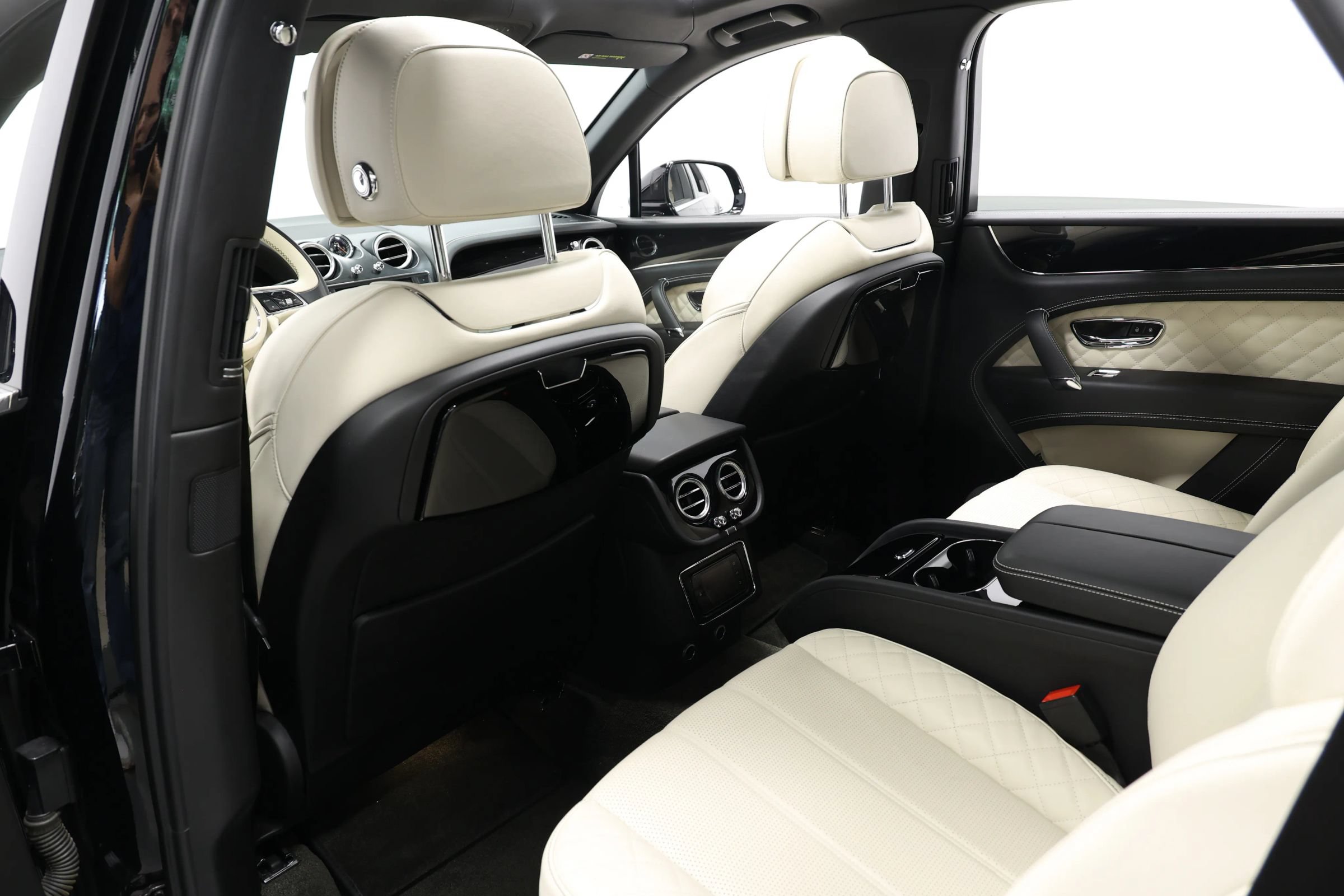 Used 2017 Bentley Bentayga AWD/4WD image 56